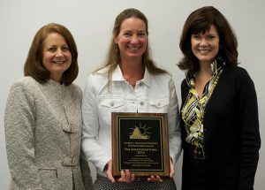 AP’s Martha Mendoza (center) with Brechner Center Executive Director Sandra F. Chance and Dean Diane McFarlin.